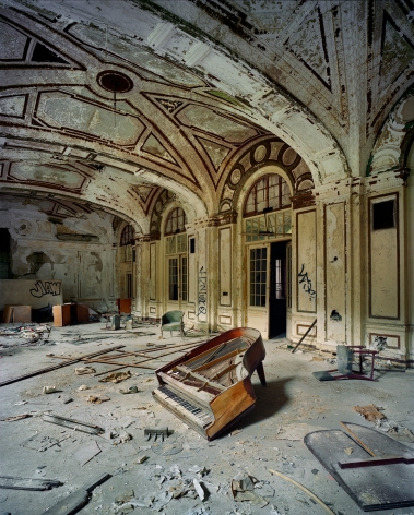 Andrew Moore, Piano, Lee Plaza Hotel, Detroit, 2009, Archival pigment print